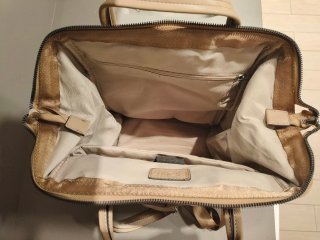 Mochila de viaje beige 33x27x15 aprox.