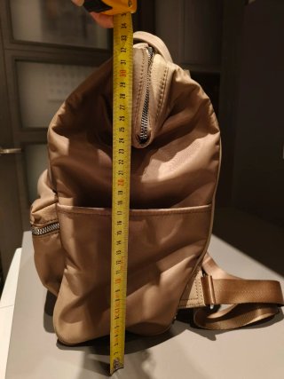 Mochila de viaje beige 33x27x15 aprox.