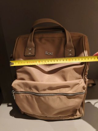 Mochila de viaje beige 33x27x15 aprox.