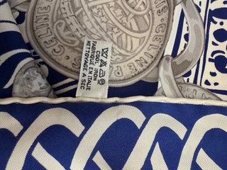 Sciarpa Celine Paris in Seta con Stampa Catene Blu e Argento
