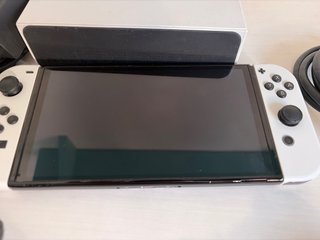 Nintendo Switch OLED con giochi