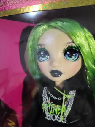 Muñeca Rainbow High Jade Hunter