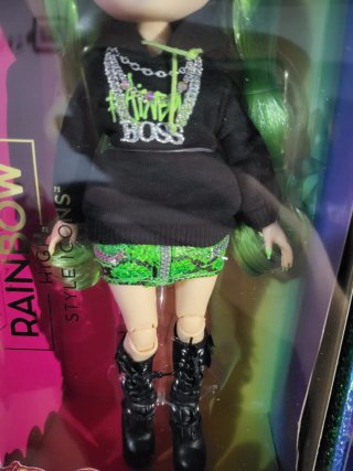 Muñeca Rainbow High Jade Hunter