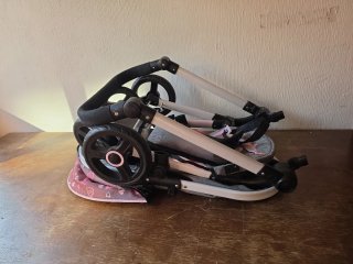 Carrito de juguete para bebé realista