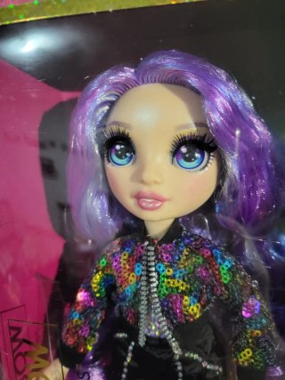 Muñeca Rainbow High Violet Willow