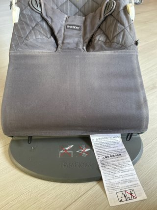 Hamaca BabyBjörn gris con juguete