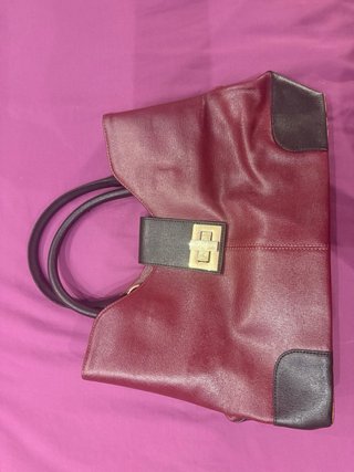 Bolso de piel marrón rojizo