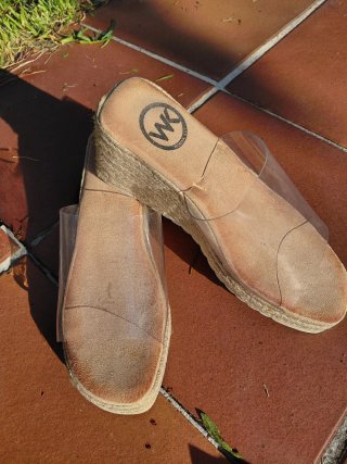 Sandalias WK cuña transparentes beige