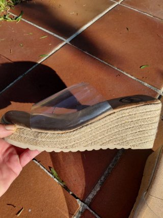 Sandalias WK cuña transparentes beige