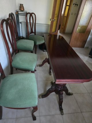 Mesa de comedor y 4 sillas