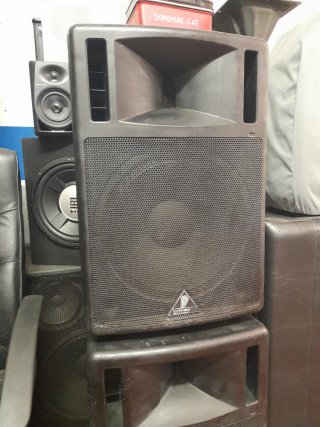 Pareja Altavoces Behringer Amplificados Negros