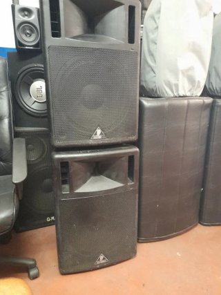 Pareja Altavoces Behringer Amplificados Negros