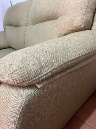 Sofá de 2 plazas color beige-verde claro