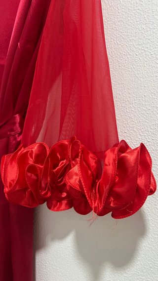 Bata Novia Satén Roja Talla Única Sin uso