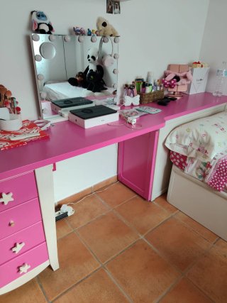 Escritorio juvenil blanco y fucsia