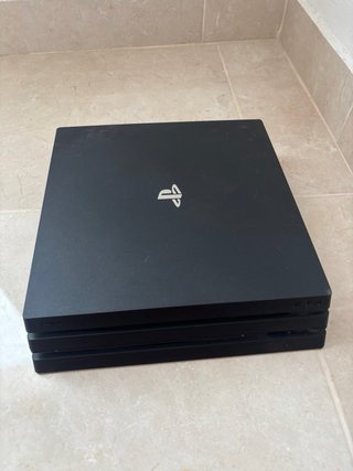 PS4 1TB + 3 Juegos