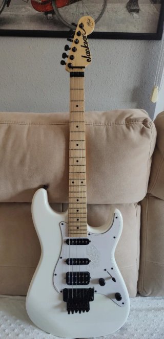 Guitarra Jackson Adrian Smith SDX Blanca