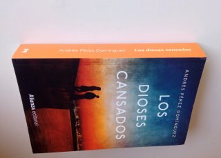 Libro LOS DIOSES CANSADOS. Autor Andrés Pérez