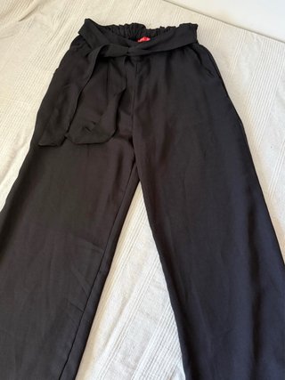 Pantalón ancho negro con cinturón