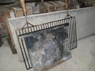 Barbacoa de metal negra