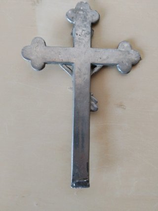 Crucifijo de metal