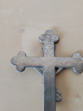 Crucifijo de metal