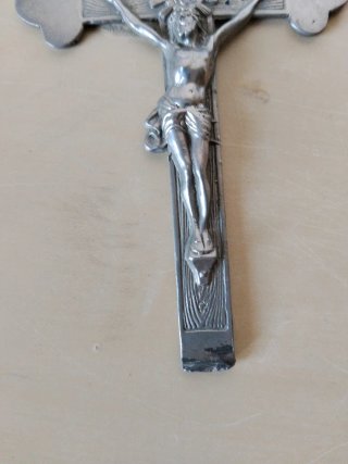 Crucifijo de metal