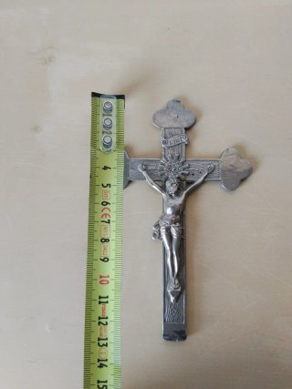 Crucifijo de metal