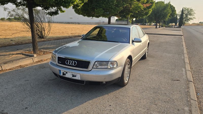 Audi A8 2002 - foto 1