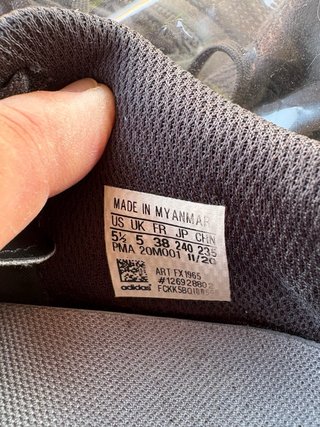 Botas de fútbol Adidas Negras y Amarillas