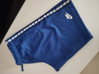 Pantalón corto Nike azul con logo