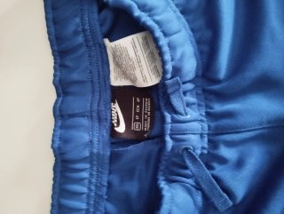 Pantalón corto Nike azul con logo