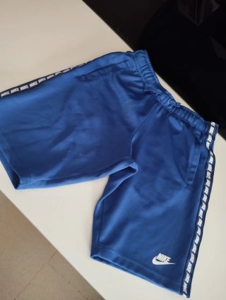 Pantalón corto Nike azul con logo
