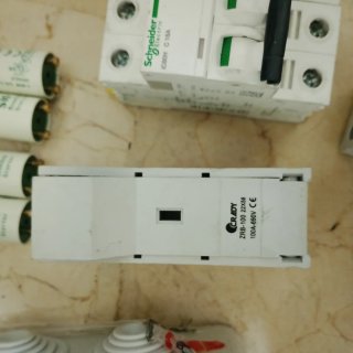 Lote piezas electricidad Schneider, Gewiss, Sylvan