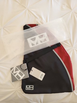 Zaino monospalla nero e rosso
