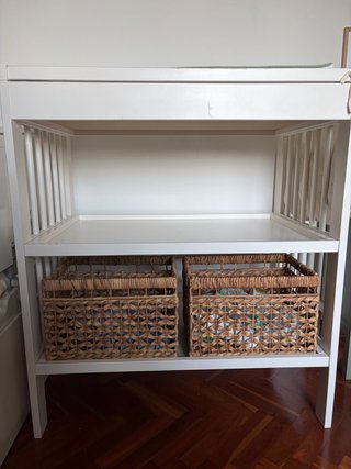 Cambiador IKEA con cestas