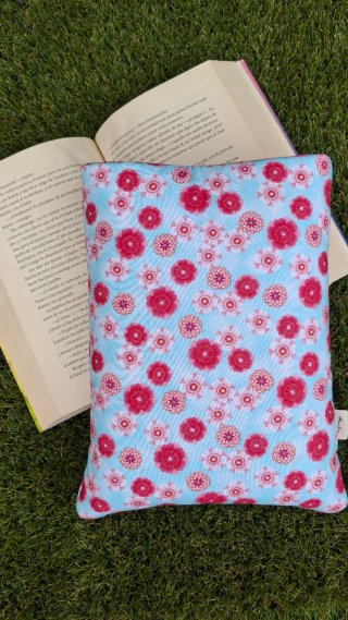 Funda libro acolchada hecha a mano