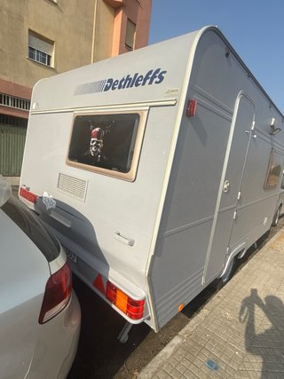 Coche y caravana Dethleffs