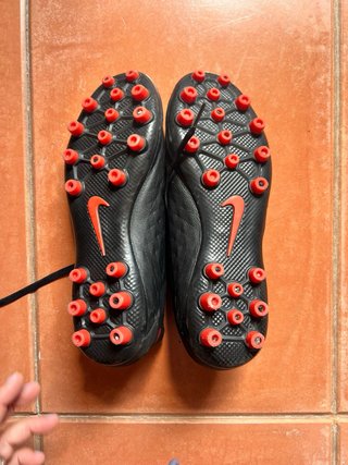 Botas de fútbol Nike Tiempo piel negras/rojas