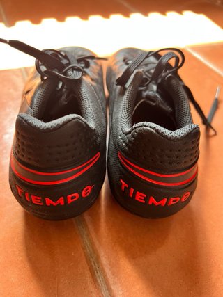 Botas de fútbol Nike Tiempo piel negras/rojas
