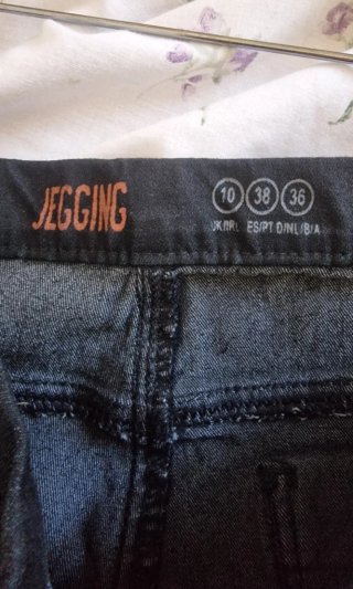 Jeggings neri mai indossati