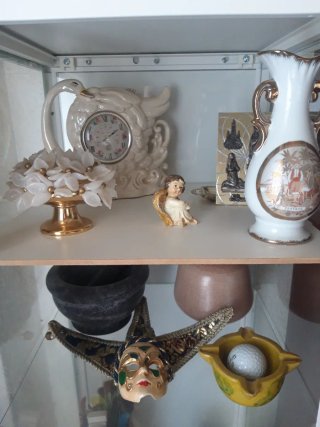 Vitrina de madera y cristal hecha a mano