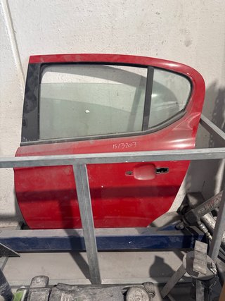 Puerta Trasera Izquierda Roja opel corsa