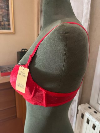 Reggiseno Victoria rosso pizzo taglia 75B