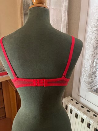 Reggiseno Victoria rosso pizzo taglia 75B
