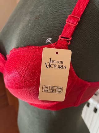 Reggiseno Victoria rosso pizzo taglia 75B