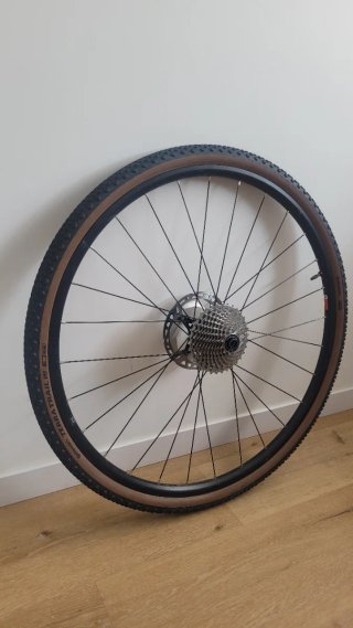 Ruedas Bontrager Gravel 700x40 + Cassette y discos