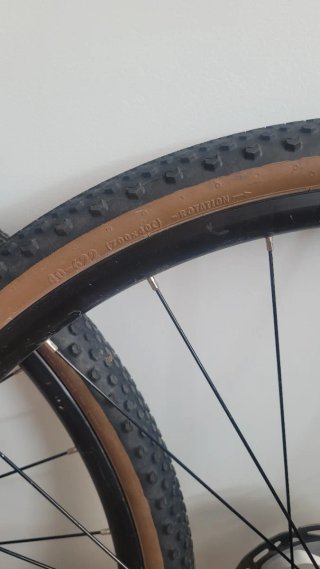 Ruedas Bontrager Gravel 700x40 + Cassette y discos