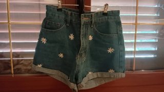 Shorts vaqueros mujer con flores