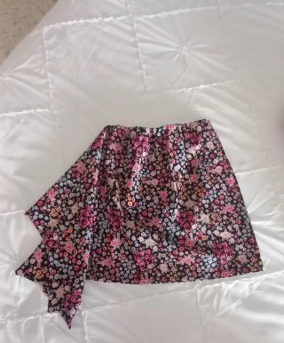 Top raso nero + gonna fantasia in regalo